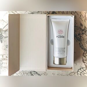 Le Rose Pearl De Flore Illuminating Cleanser